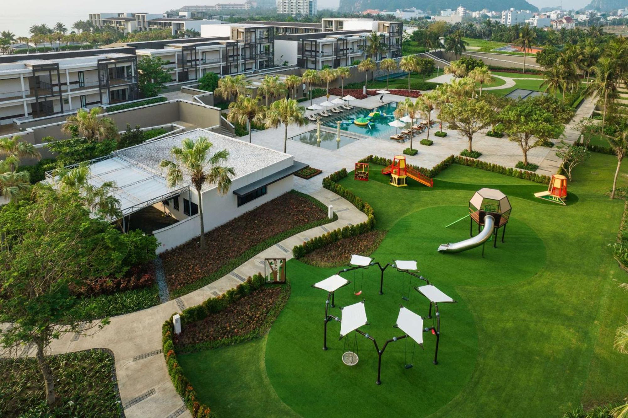 Hyatt Regency Danang Resort And Spa Da Nang Exterior foto The clubhouse at the Vinpearl Golf Club