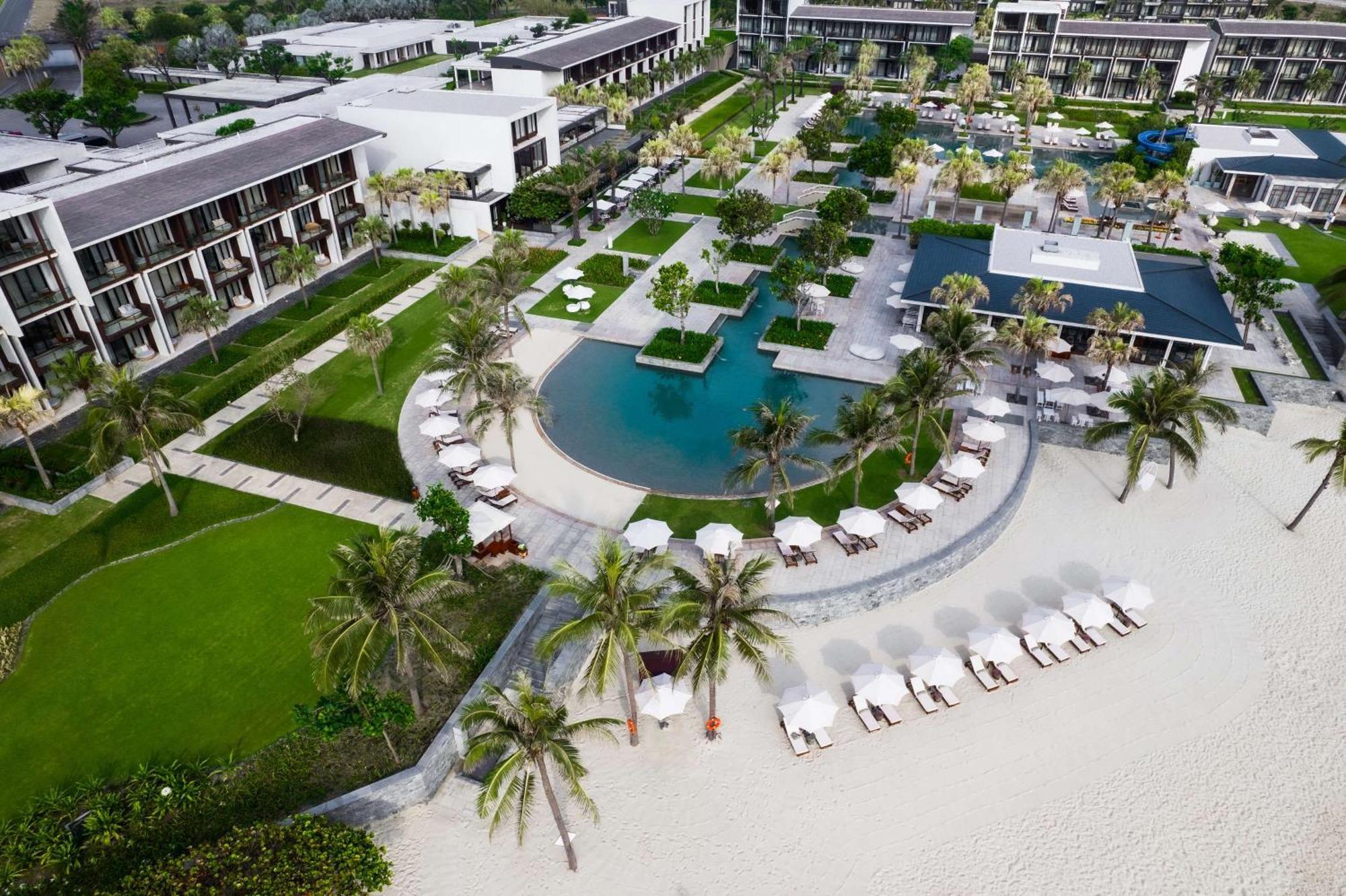 Hyatt Regency Danang Resort And Spa Da Nang Exterior foto Aerial view of the hotel