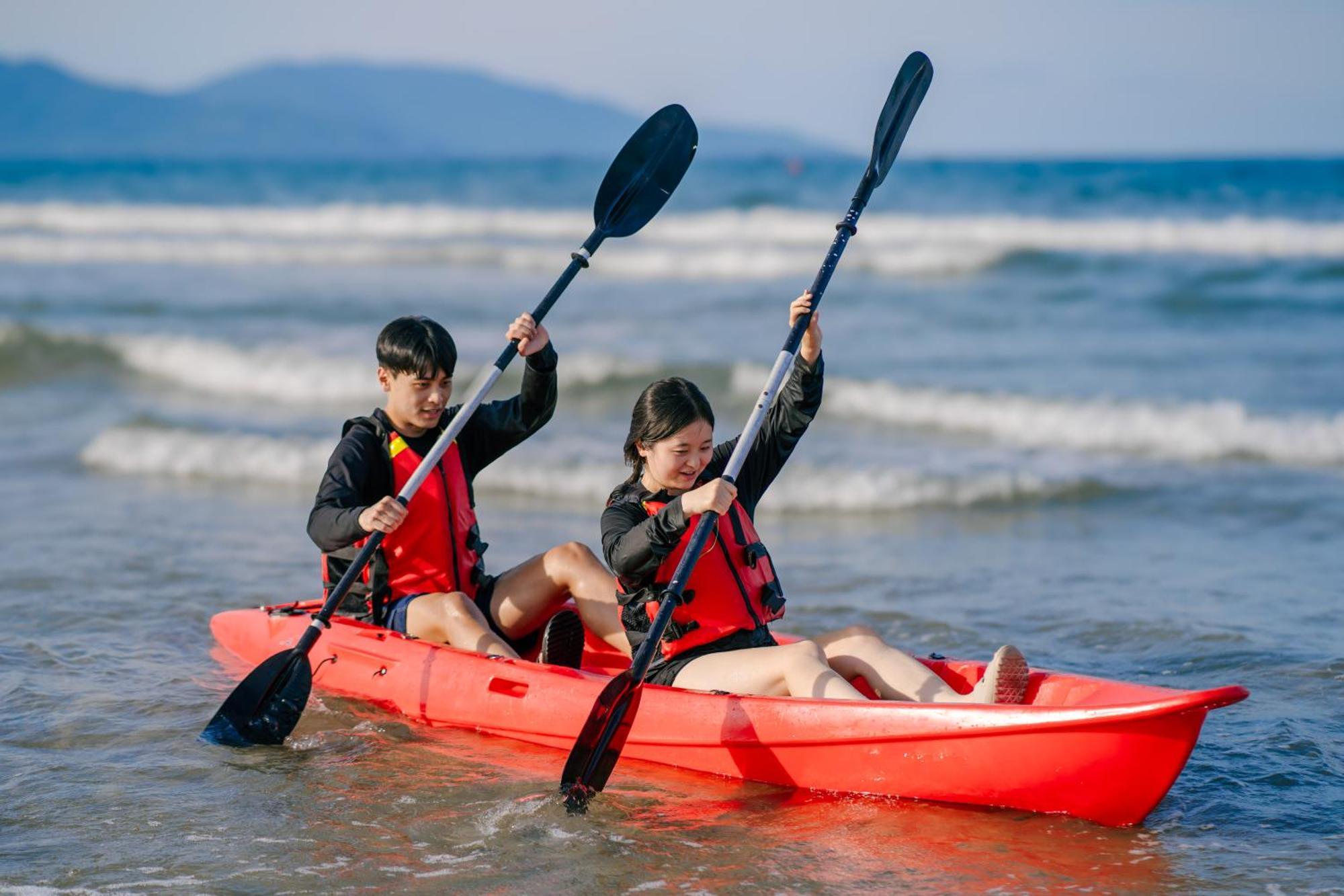 Hyatt Regency Danang Resort And Spa Da Nang Exterior foto Kayaking in Vietnam