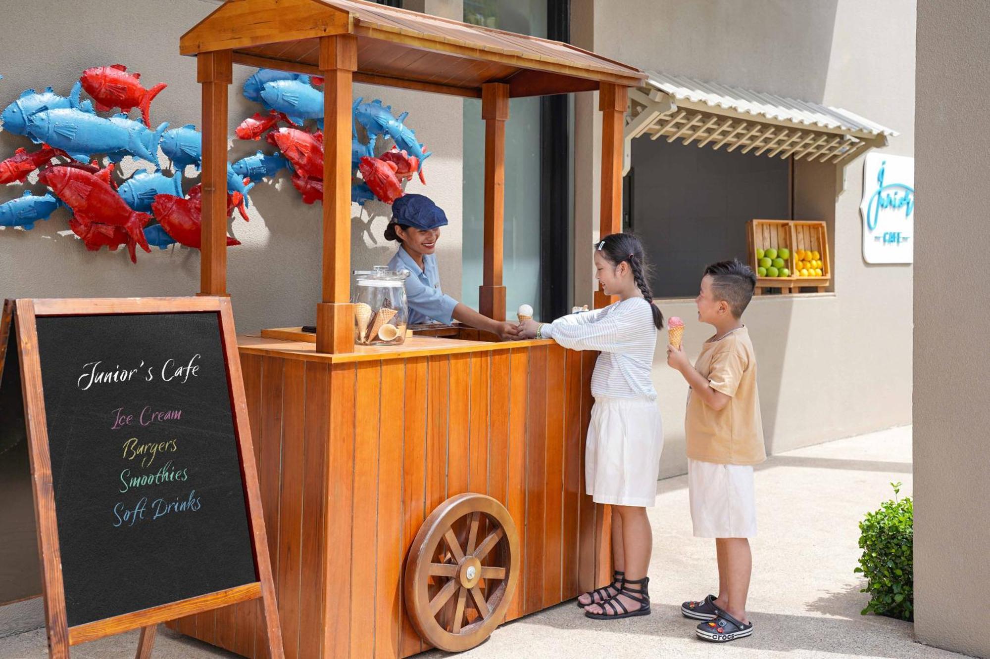 Hyatt Regency Danang Resort And Spa Da Nang Exterior foto The Junior's Cafe